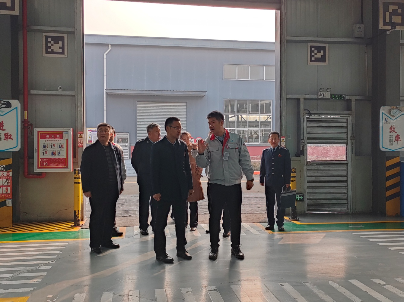 臨汾市稅務(wù)局黨委書記、局長(zhǎng)張鎖林一行蒞臨我司調(diào)研服務(wù)